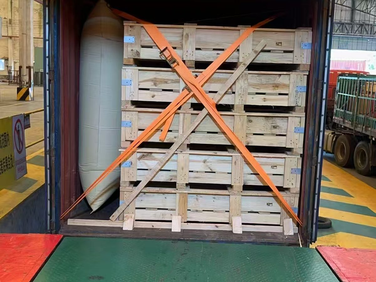 Reinforced pallets loaded into 40ft container for shipment to Tashkent — 6mm slabs, zero breakage on arrival